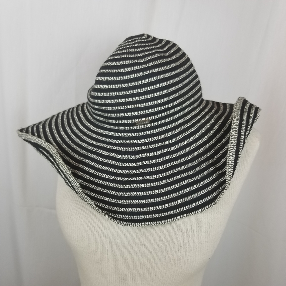 Calvin Klein floppy beach hat - Picture 3 of 9